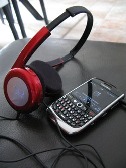 6moons audio reviews: NuForce UF-30