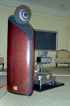 A Butler 3150 and Cabasse center channel below the screen, Karas in foreground