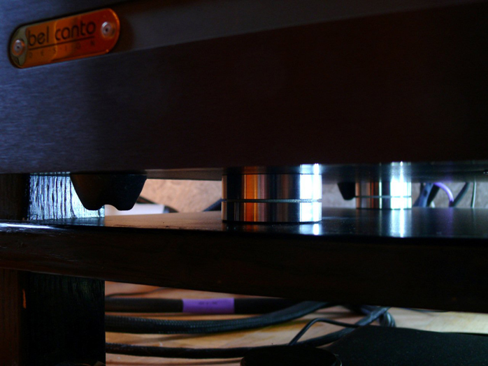 6moons audio reviews: Audio Exklusiv d.C.D. feet & base